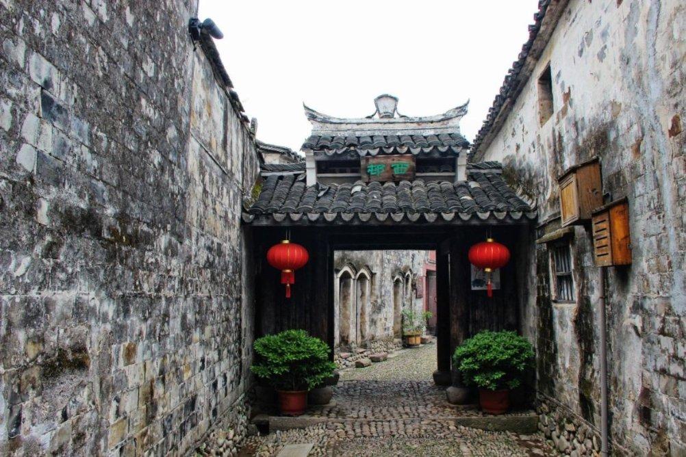 向上跳的香蕉